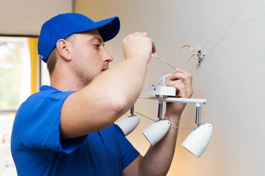 How To Safely Troubleshoot Simple Electrical Problems in Edinburg, TX